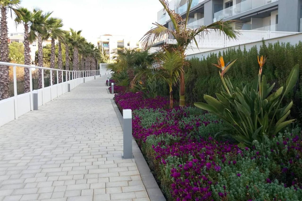 Apartamento En Primera Linea De Playa, Con Piscina Y Garaje En Torrox Costa Exteriér fotografie