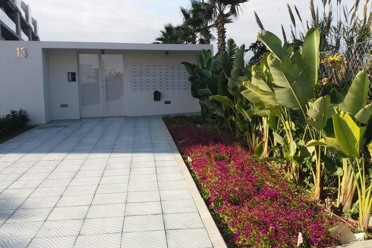 Apartamento En Primera Linea De Playa, Con Piscina Y Garaje En Torrox Costa Exteriér fotografie